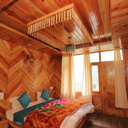 Shangri-La Rooms & Restaurant كاسول المظهر الخارجي الصورة