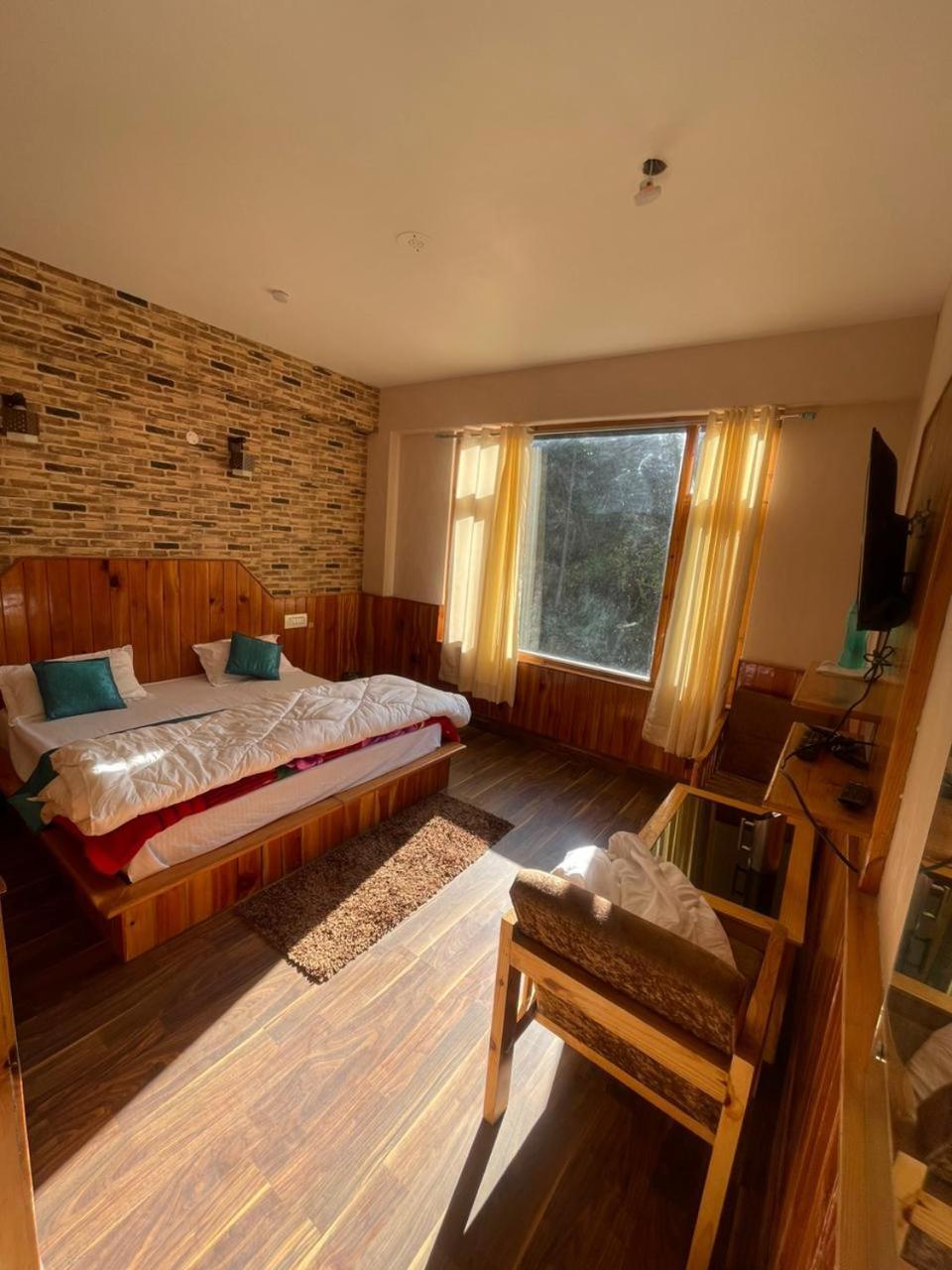 Shangri-La Rooms & Restaurant كاسول المظهر الخارجي الصورة
