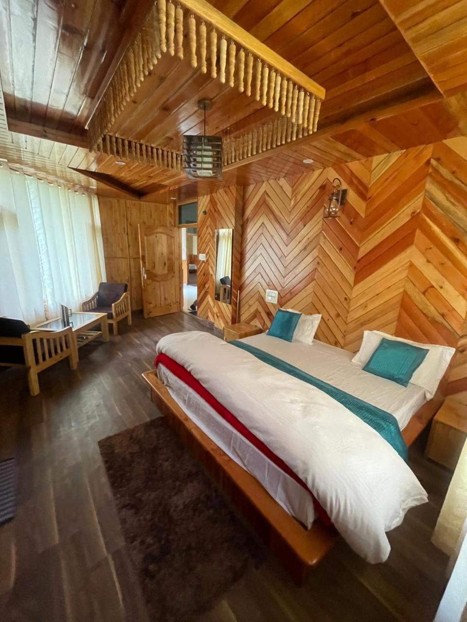 Shangri-La Rooms & Restaurant كاسول المظهر الخارجي الصورة