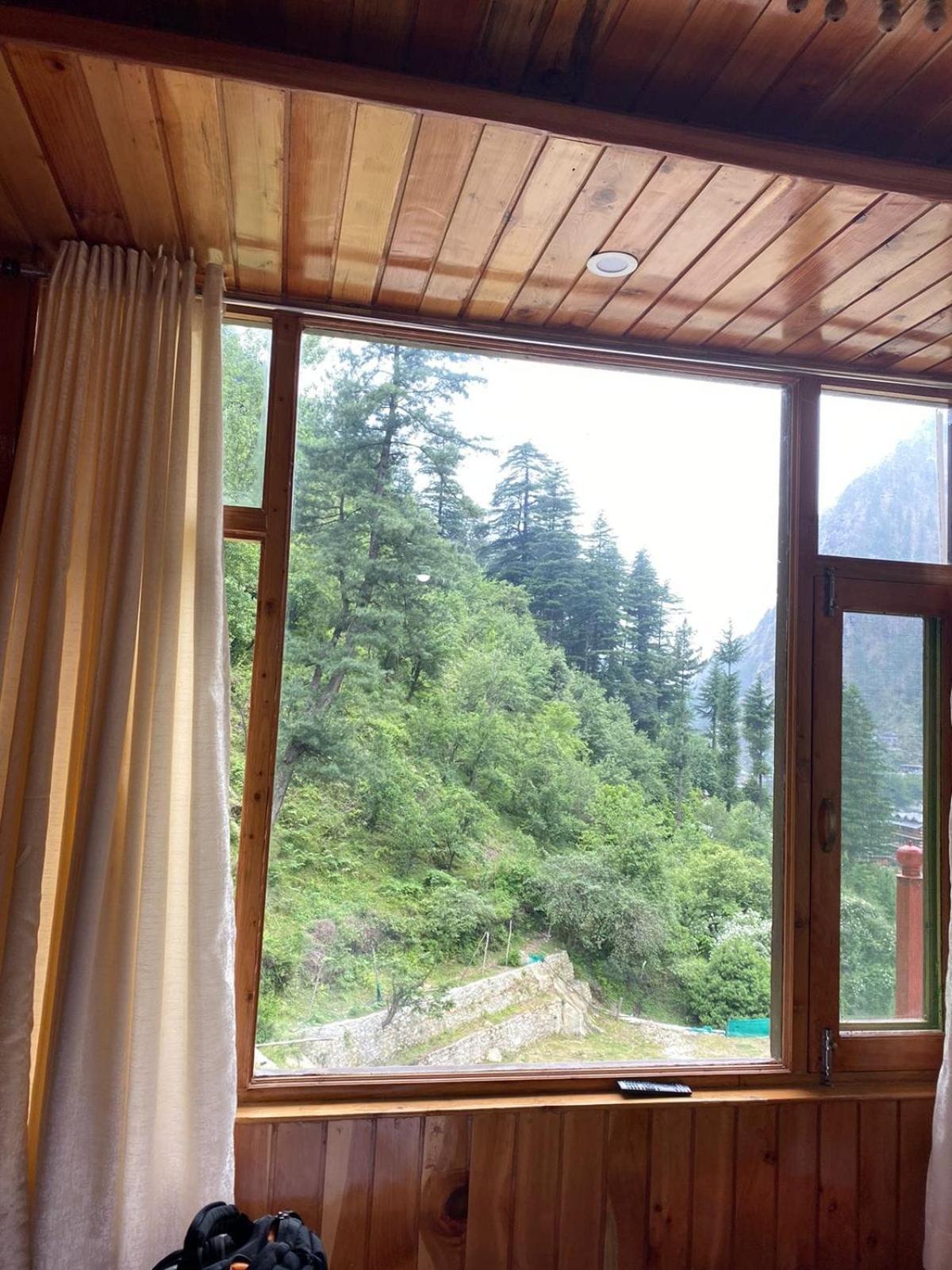 Shangri-La Rooms & Restaurant كاسول المظهر الخارجي الصورة
