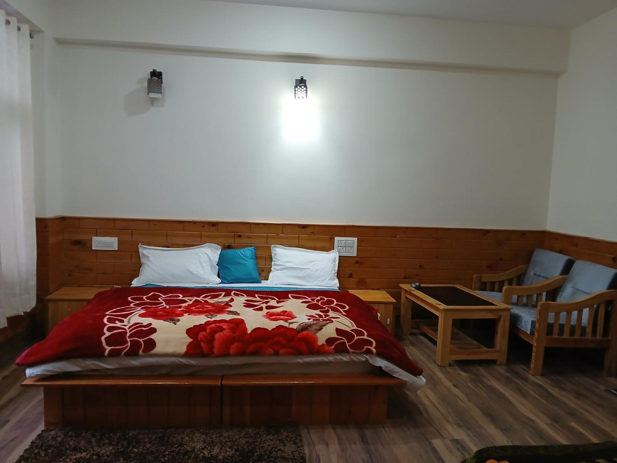 Shangri-La Rooms & Restaurant كاسول المظهر الخارجي الصورة