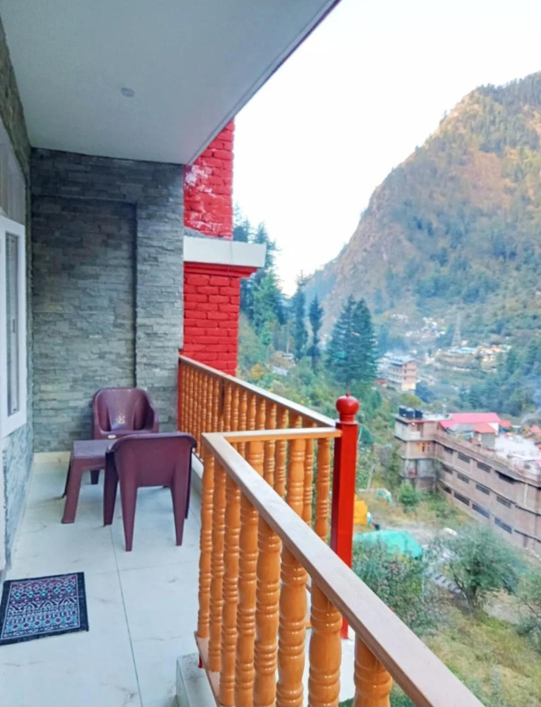 Shangri-La Rooms & Restaurant كاسول المظهر الخارجي الصورة